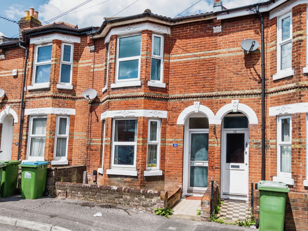 3 bed terraced house for sale in Livingstone Road, Southampton