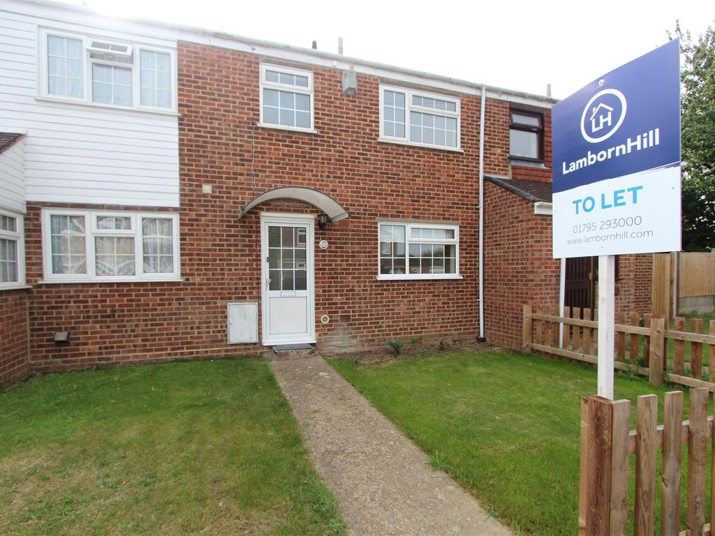 3 bed terraced house to rent in Oak Road, Sittingbourne ME10, £1,100