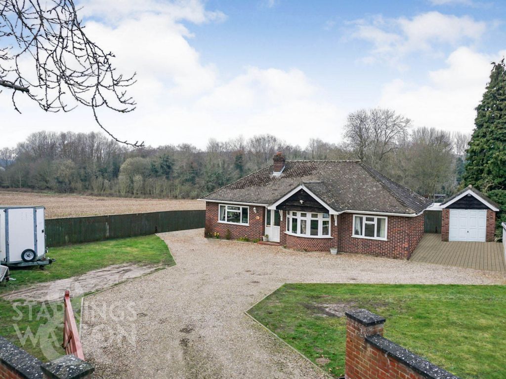 3 bed detached bungalow for sale in West Road, Costessey, Norwich NR5