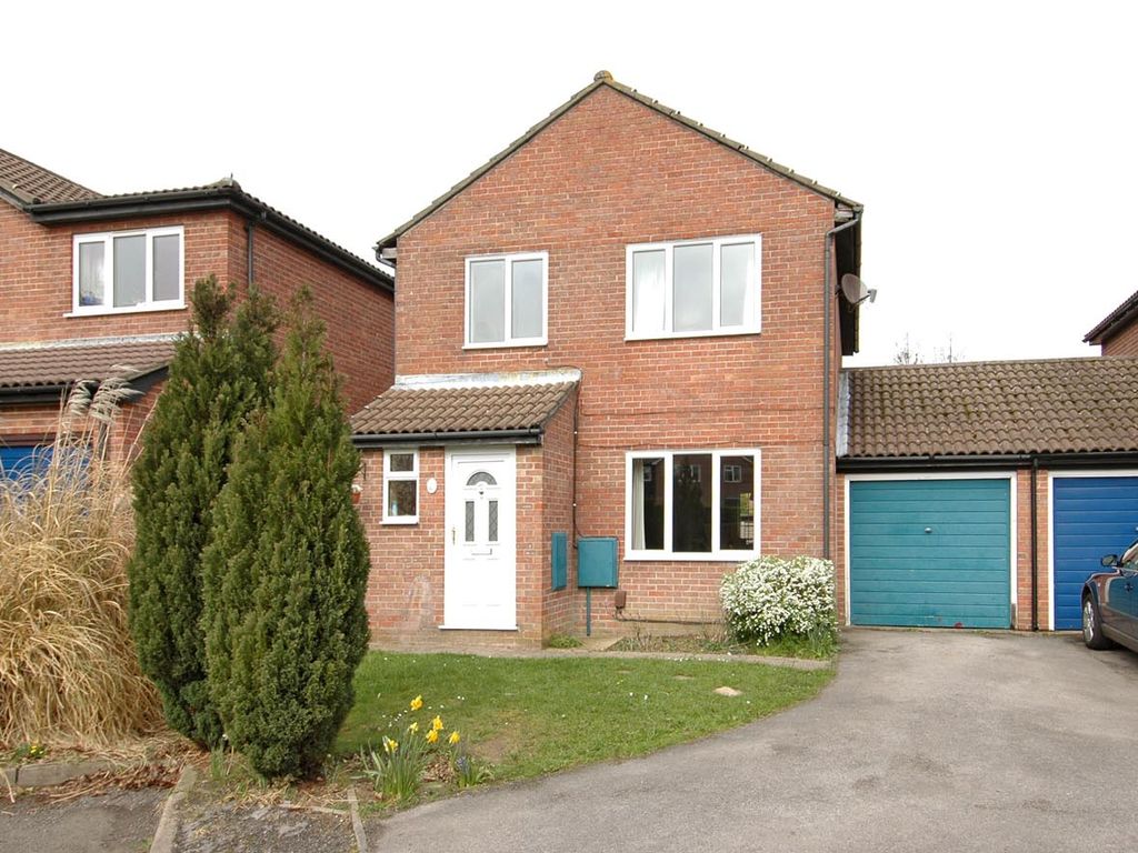 3 bed linkdetached house to rent in Road, Petersfield GU32