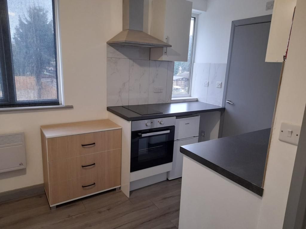 1 bed flat to rent in Cranleigh Road, Feltham TW13, £1,195 pcm Zoopla