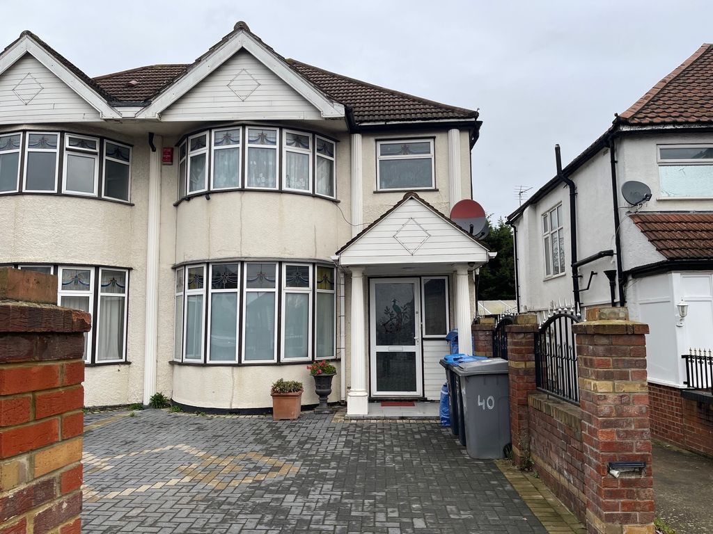 4 bed semidetached house to rent in Dollis Hill Lane, London NW2, £