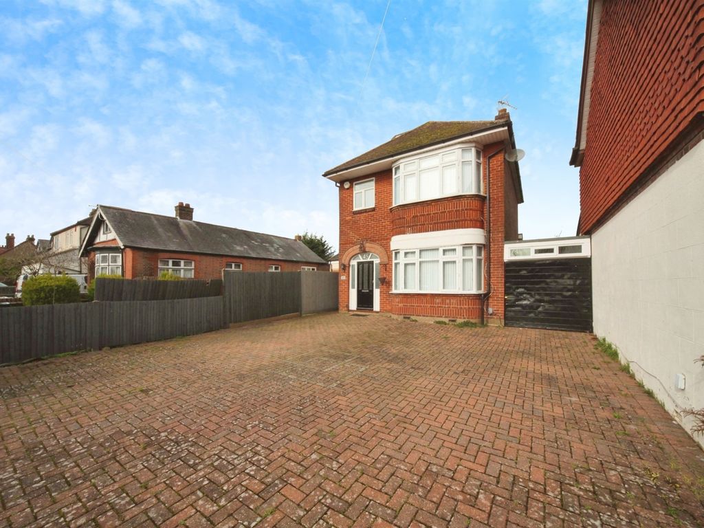 4 bed detached house for sale in Lothair Road, Luton LU2, £475,000 Zoopla