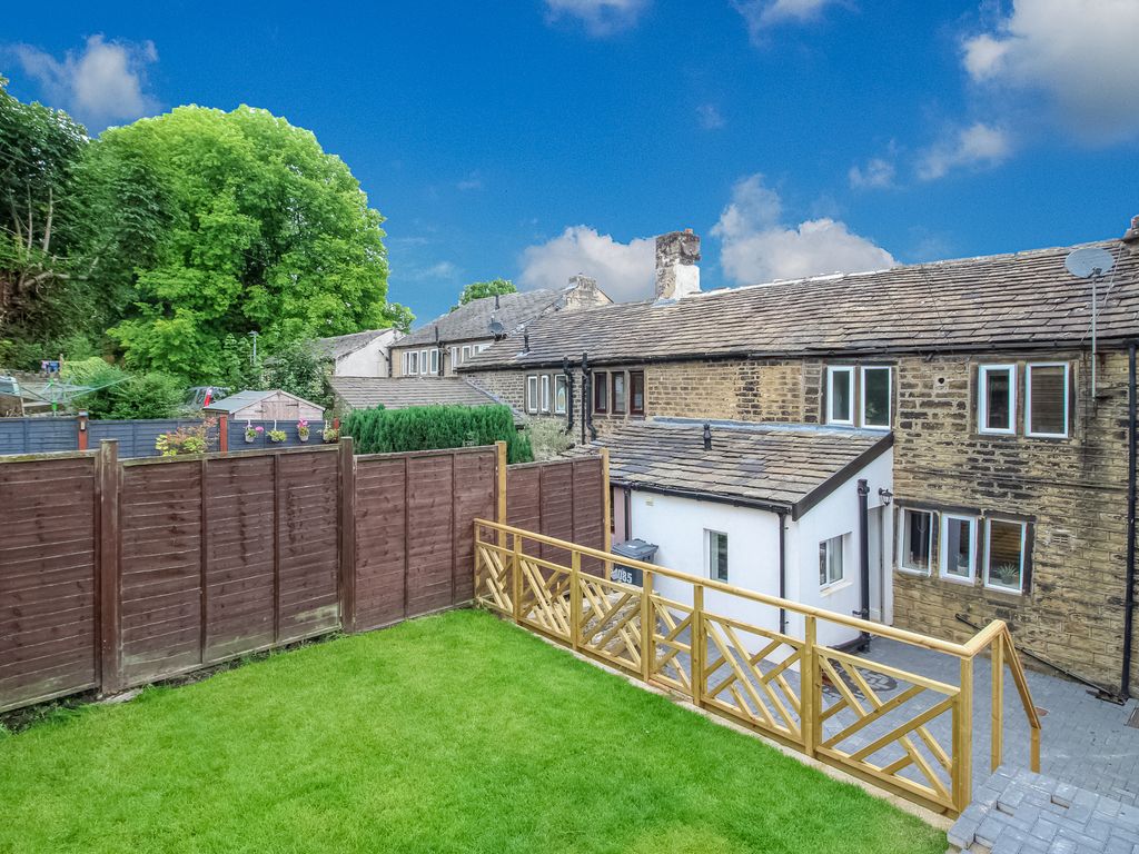 3 bed end terrace house for sale in Manchester Road, Linthwaite