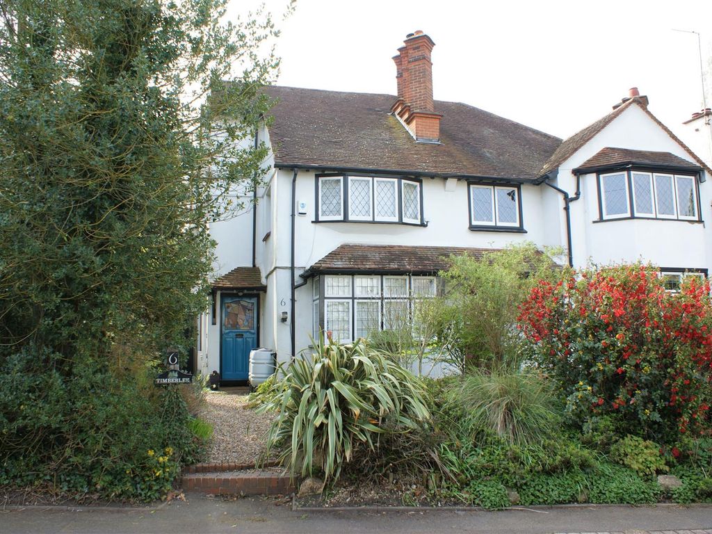 3 bed semidetached house to rent in Raleigh Drive, Claygate, Surrey