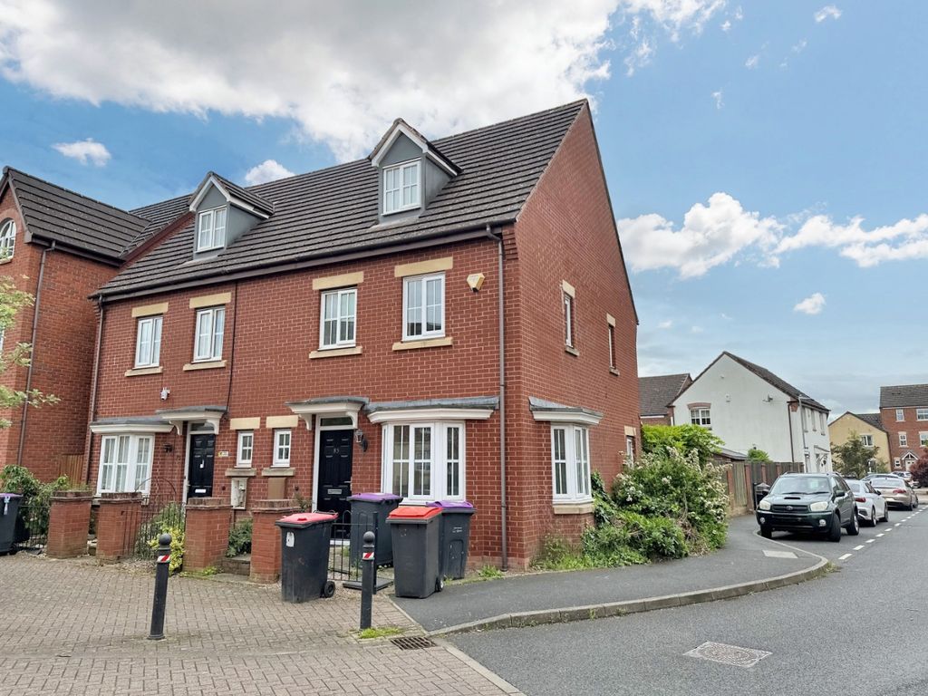 4 bed semidetached house for sale in Saville Close, Wellington
