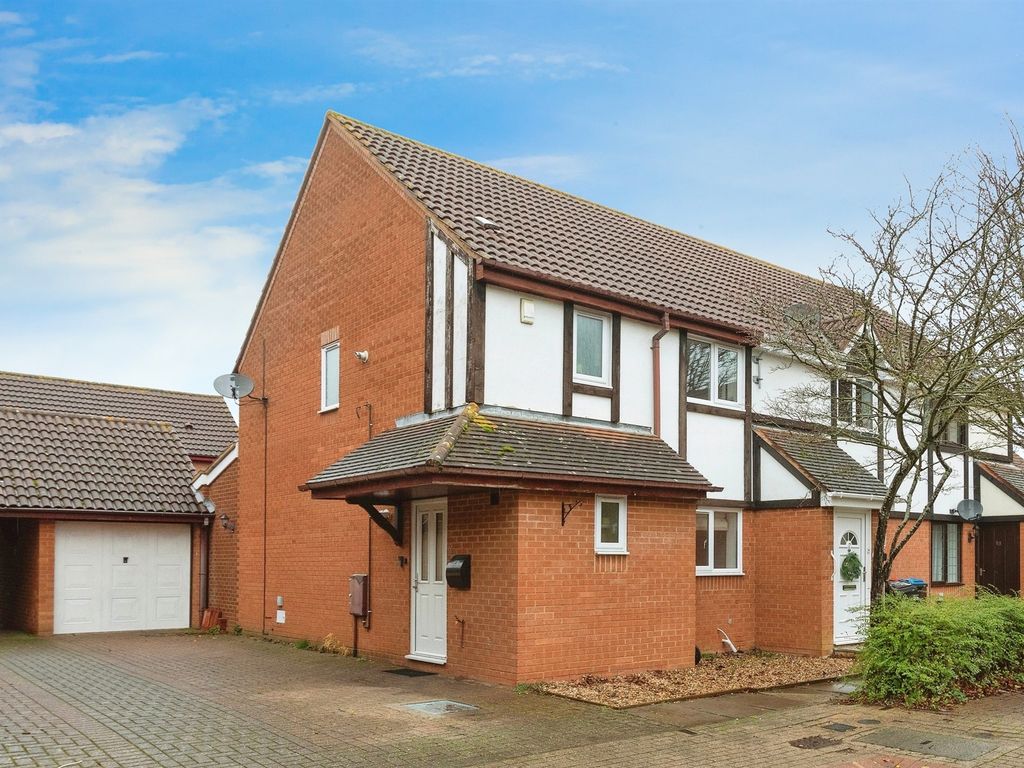 3 bed semidetached house for sale in Longhedge, Caldecotte, Milton