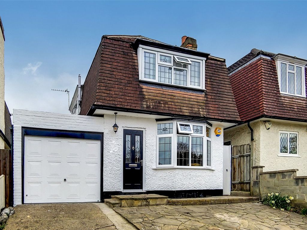 3 bed detached house to rent in Surbiton Hill Park, Surbiton KT5, £