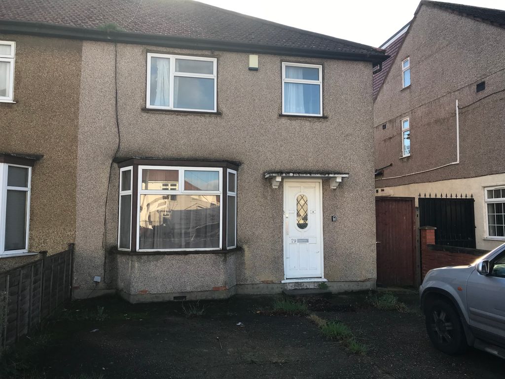 3 bed semidetached house to rent in Carlyle Avenue, Southall UB1, £