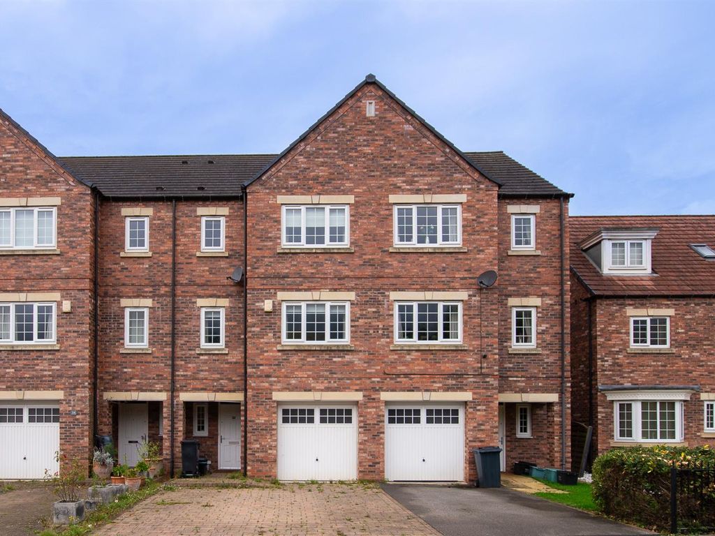 4 bed terraced house to rent in Academy Drive, Dringhouses, York YO24