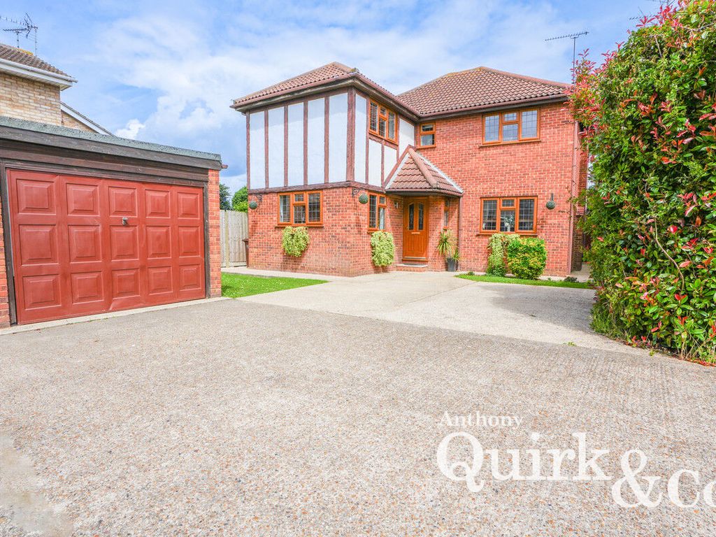4 bed detached house for sale in Primrose Close, Canvey Island SS8, £