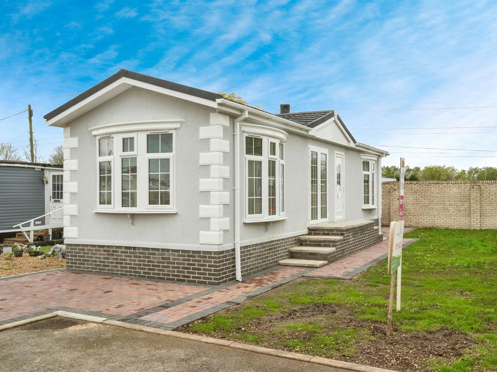 2 bed mobile/park home for sale in Station Road, AdwickLeStreet