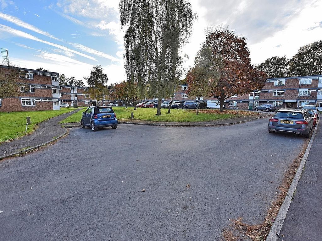 2 bed flat for sale in The Lindens, Newbridge Crescent, Wolverhampton