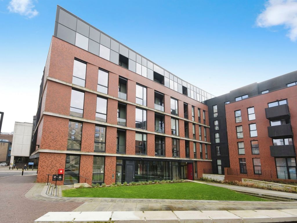 2 bed flat for sale in Burgess Springs, Chelmsford CM1, £270,000 Zoopla