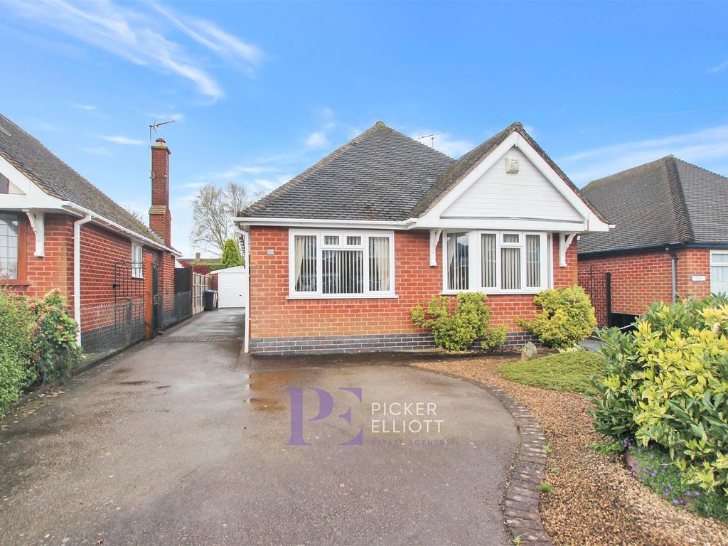 2 bed detached bungalow for sale in York Road, Hinckley LE10, £300,000 Zoopla