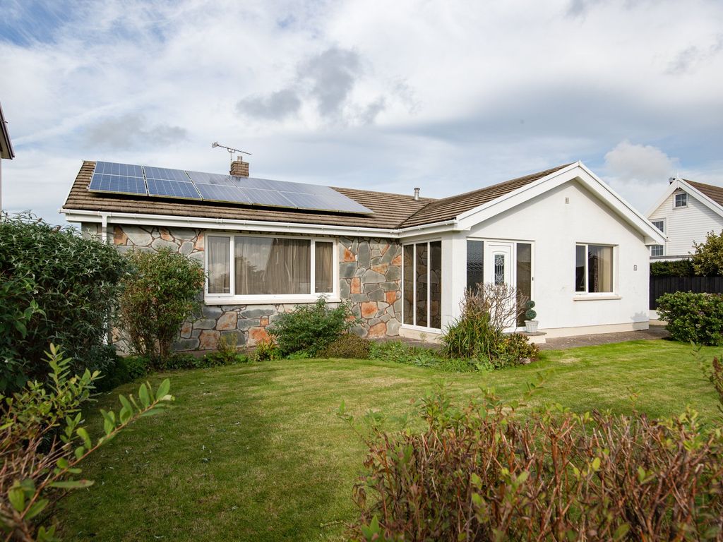 4 bed bungalow for sale in Fair Meadow Close, Herbrandston, Milford