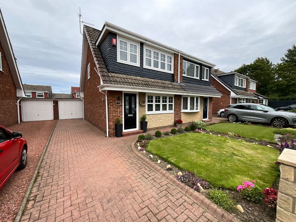 3 bed semidetached house for sale in Rainton Close, Gateshead, Tyne