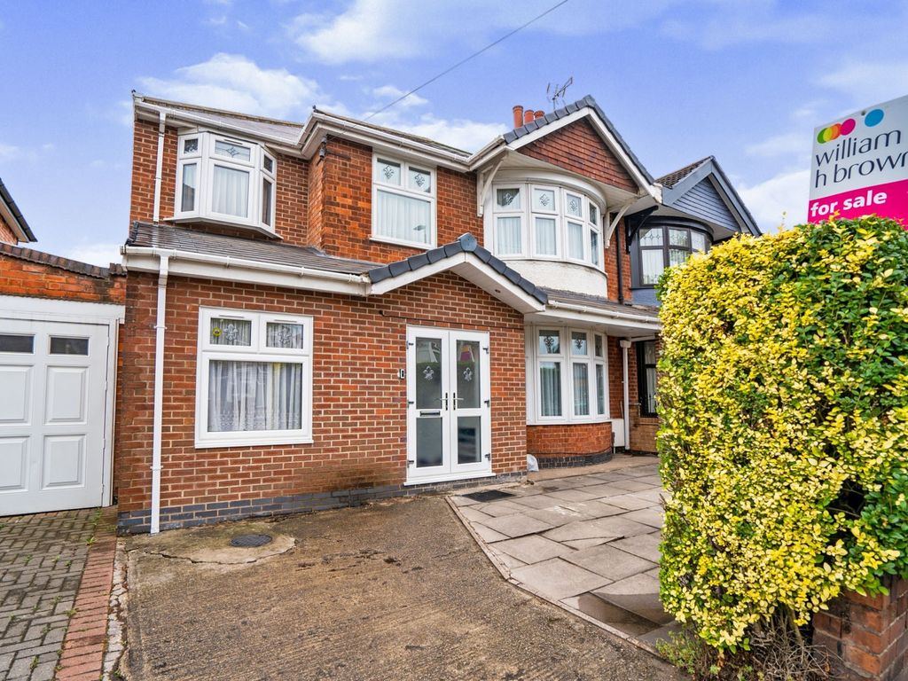 5 bed semidetached house for sale in Chesterfield Road, Leicester LE5