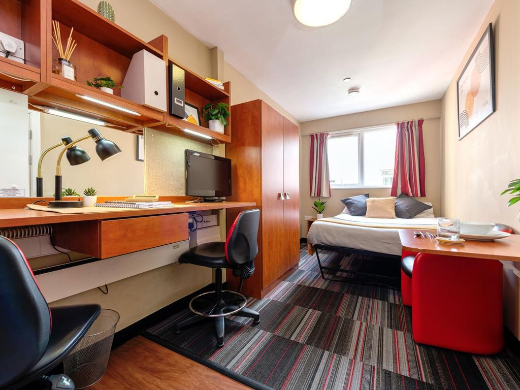 Studio to rent in Student Corporation Street, Coventry