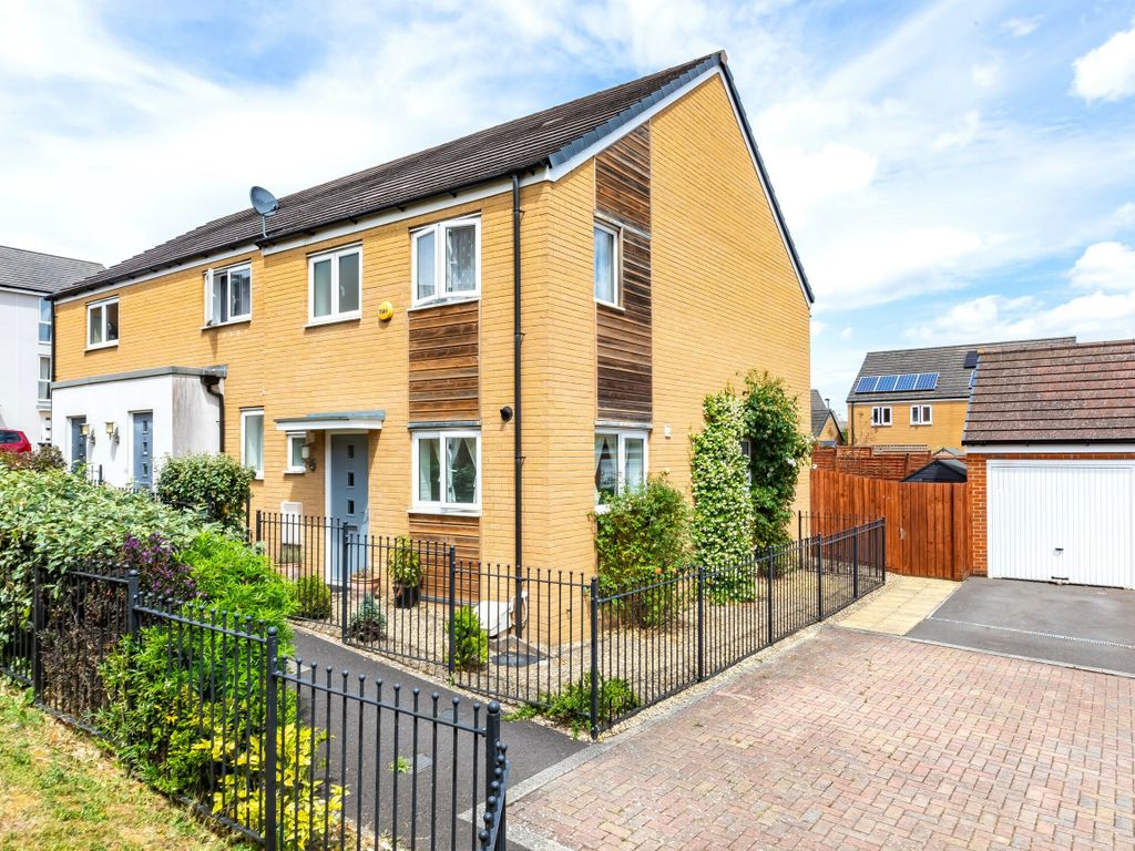 3 bed end terrace house for sale in Gascoigns Way, Charlton Hayes