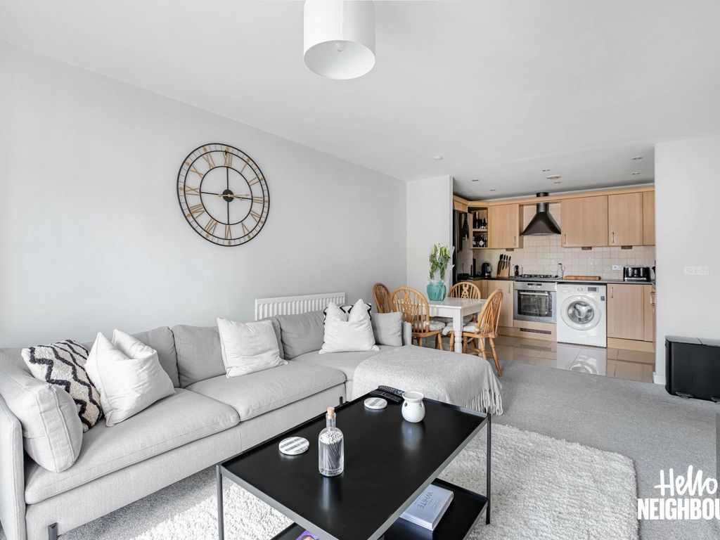 2 bed flat to rent in Green Lane, Morden SM4, £1,800 pcm Zoopla