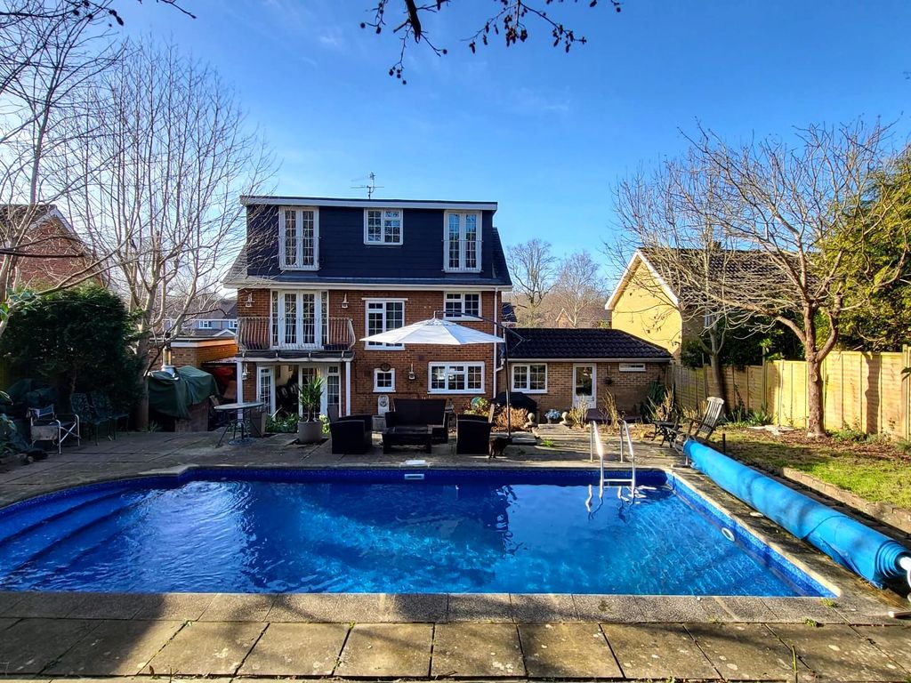 5 bed detached house for sale in Blackthorns, Lindfield, Haywards Heath