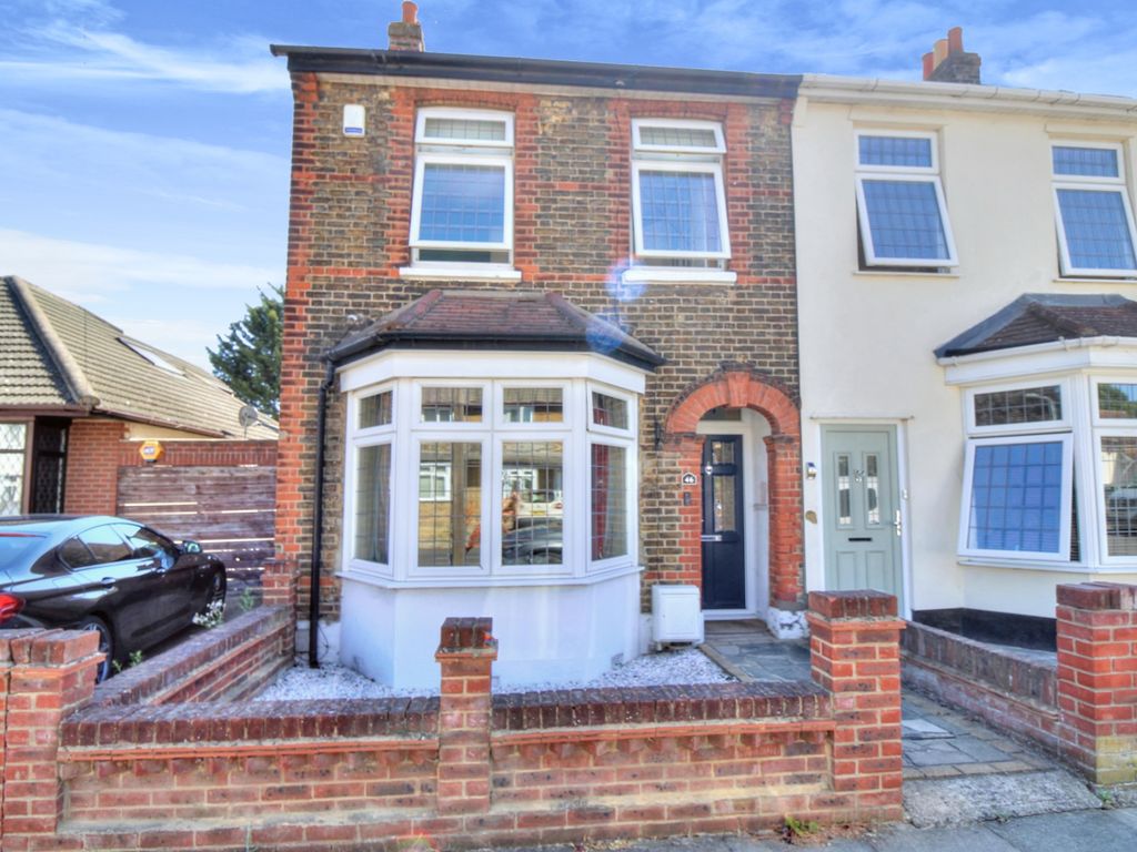 2 bed semidetached house for sale in Cross Road, Mawneys, Romford RM7