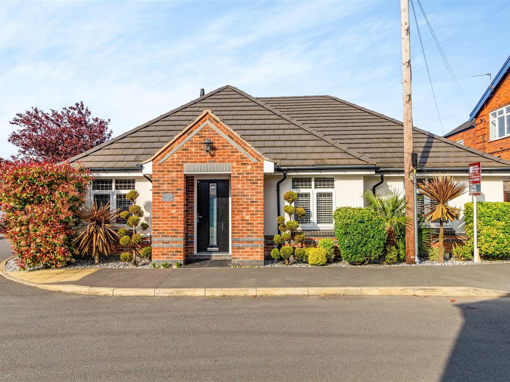 3 bed detached bungalow for sale in Riverside View, Warsop, Mansfield