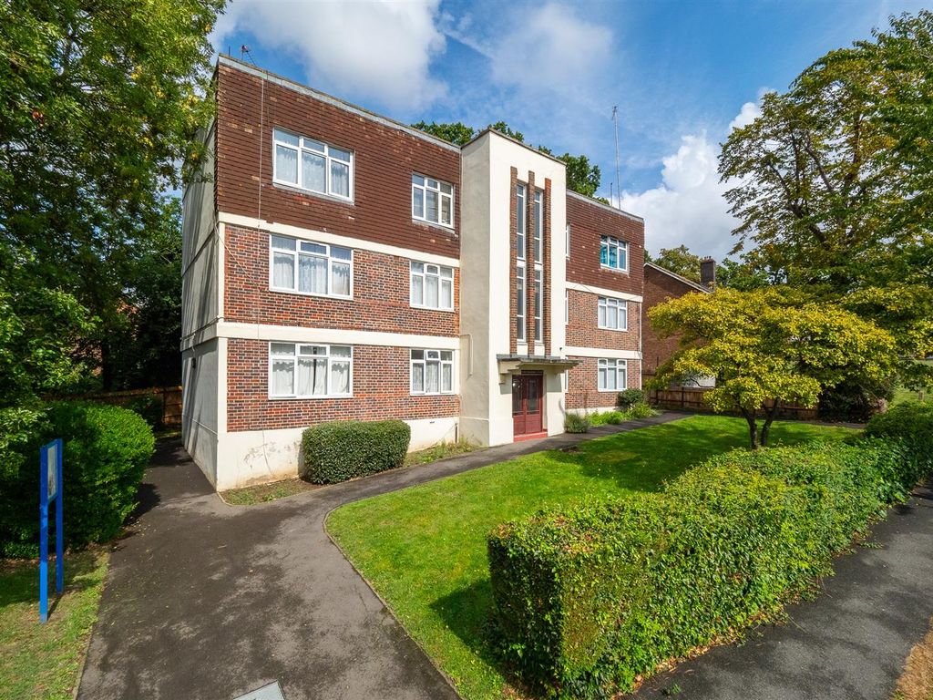 2 bed flat for sale in Oakhill Road, Sutton SM1, £275,000 Zoopla