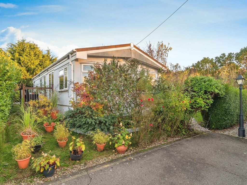 3 bed property for sale in Lower Dunton Road, Brentwood CM13, £240,000 Zoopla