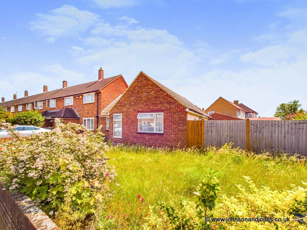2 bed bungalow for sale in Canopus Way, Staines TW19 Zoopla