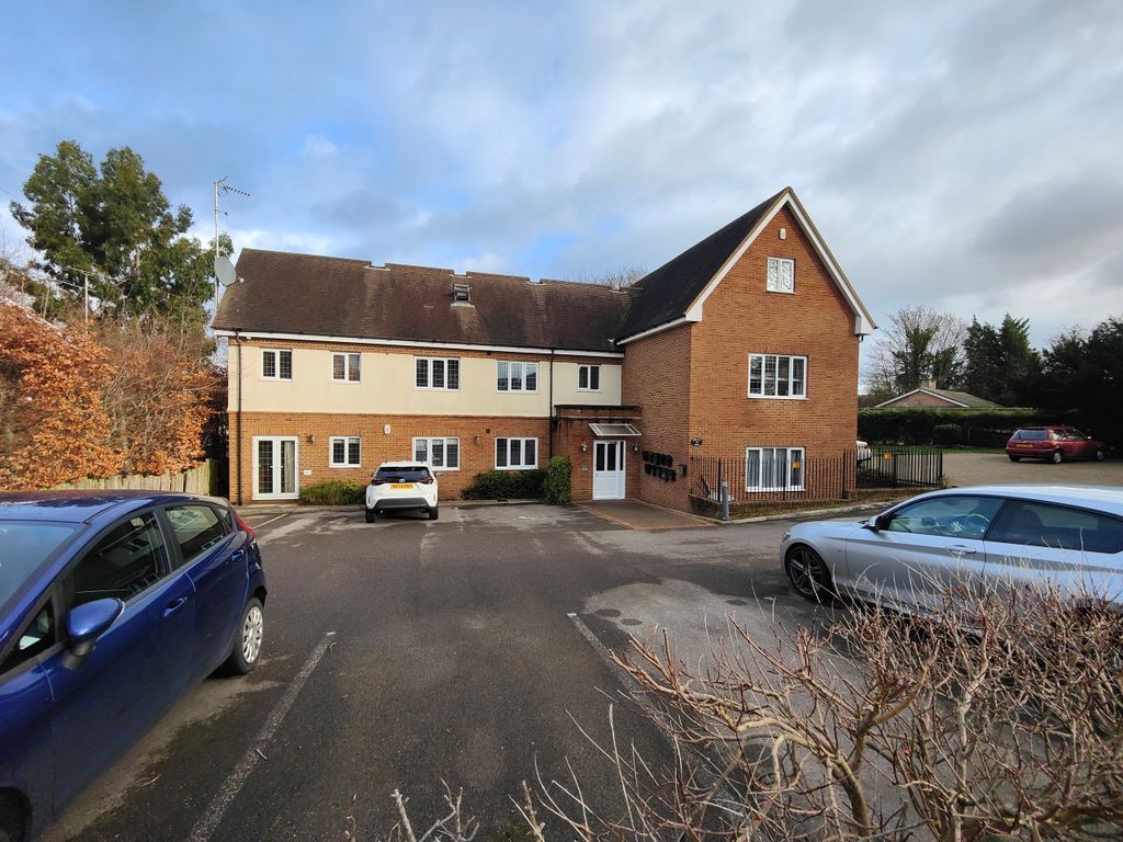 2 bed flat for sale in Robin Hill House, Monteagle Lane, Yateley