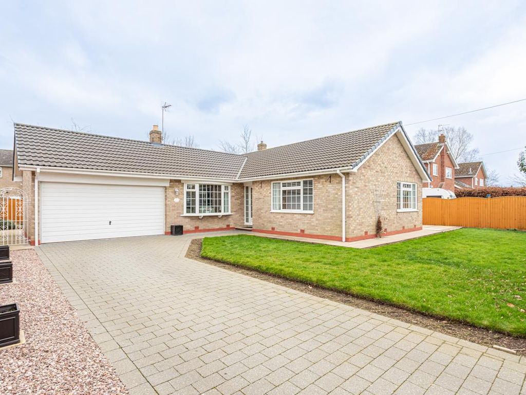 3 bed detached bungalow for sale in Broad Highway, Wheldrake, York YO19