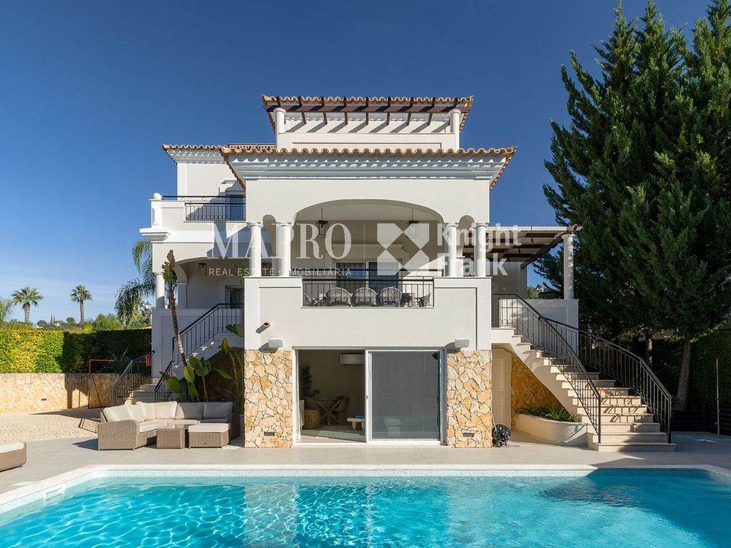 4 bed villa for sale in The Crest, Almancil, Loulé, Central Algarve