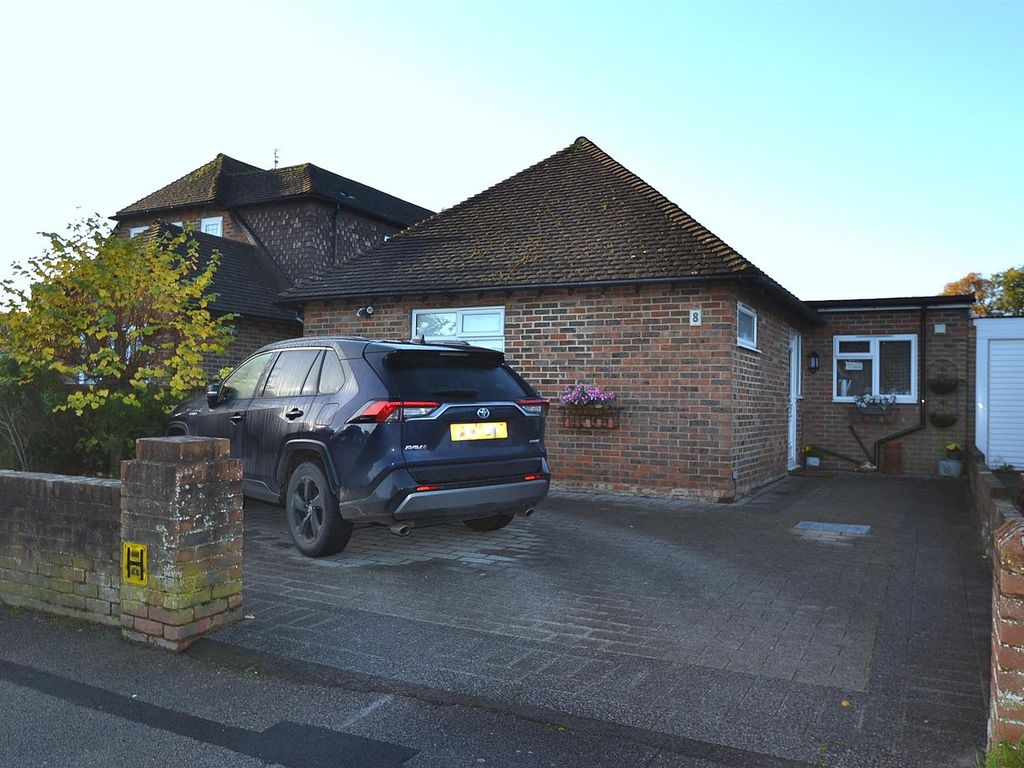 3 bed detached bungalow for sale in Hawks Town Crescent, Hailsham BN27