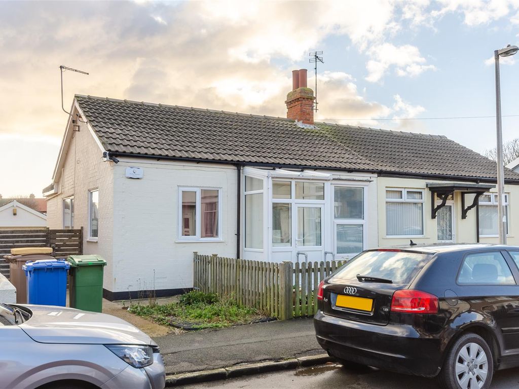 2 bed semidetached bungalow for sale in Lee Avenue, Withernsea HU19, £