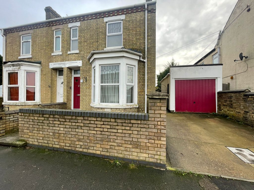 3 bed semidetached house for sale in North Street, Stanground