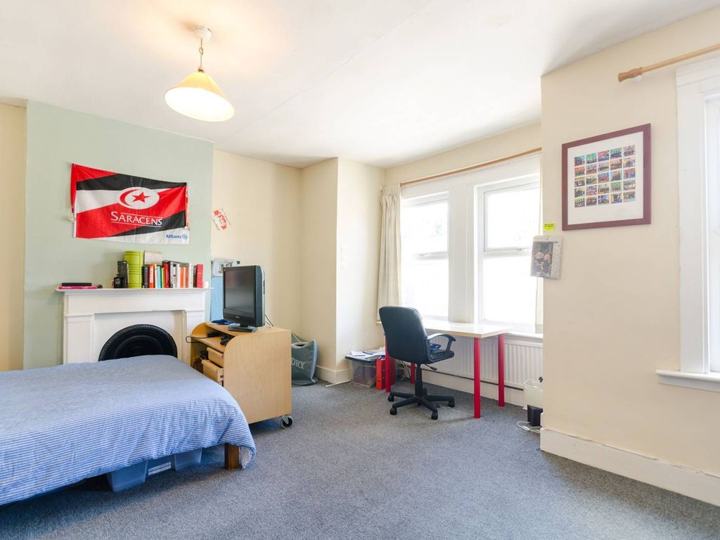 4 bed semidetached house to rent in Hawks Road, Kingston, Kingston