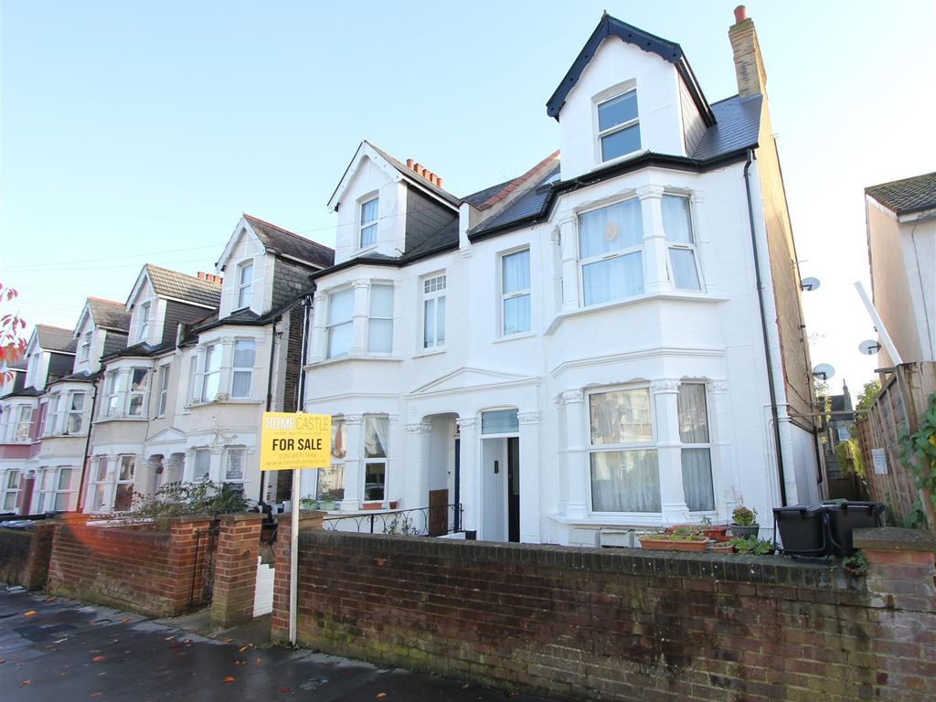 3 bed flat for sale in Holmesdale Road, London SE25, £320,000 Zoopla