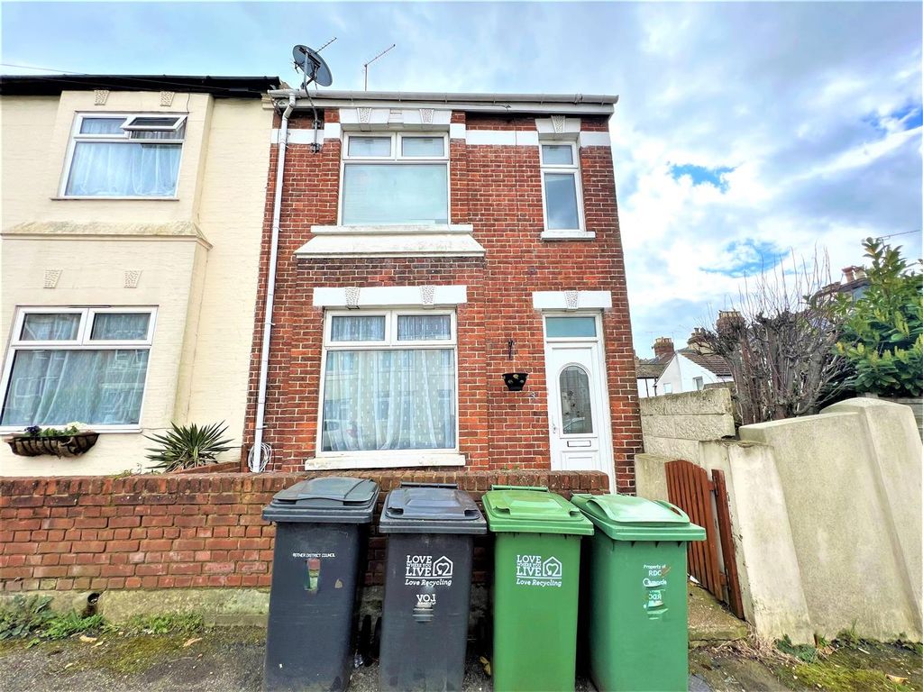 5 bed end terrace house to rent in Salisbury Road, Bexhill On Sea TN40