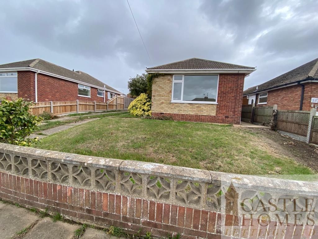 2 bed detached bungalow to rent in Hadleigh Drive, Lowestoft NR32, £925 pcm Zoopla