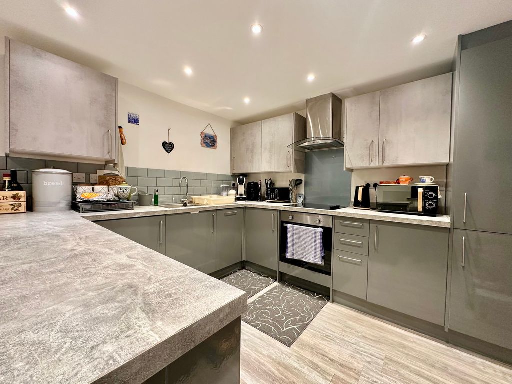 2 bed flat for sale in Englands Lane, Gorleston, Great Yarmouth NR31, £120,000 Zoopla