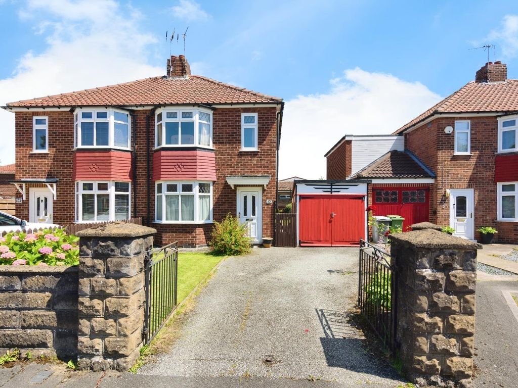 2 bed property for sale in Woodhouse Grove, York YO31, £245,000 Zoopla