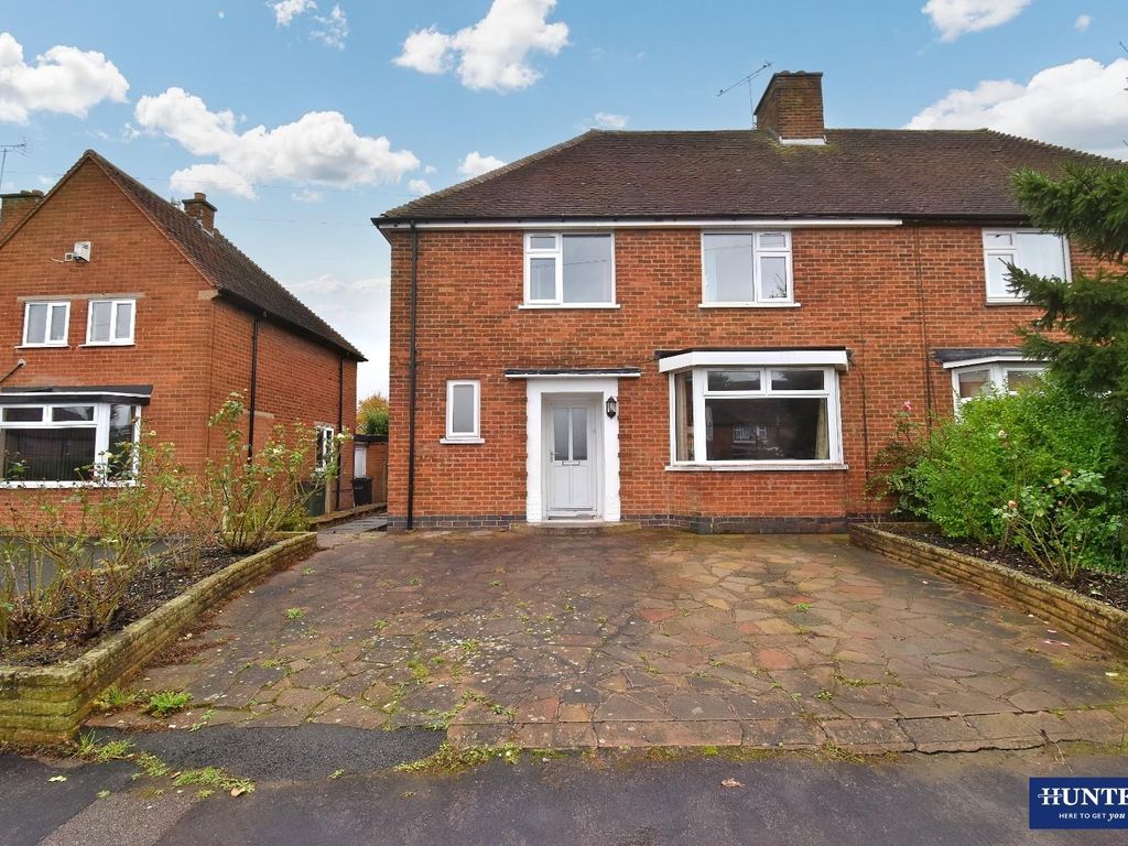4 bed semidetached house for sale in Holmden Avenue, Wigston LE18, £