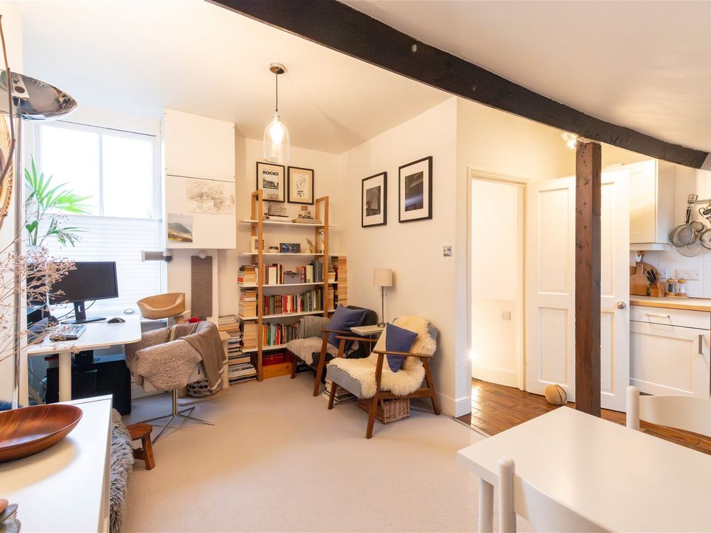 1 bed flat for sale in Chesterfield Gardens, London N4, £350,000 Zoopla