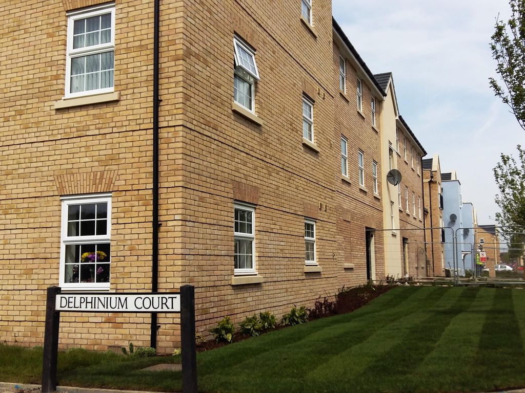 2 bed flat to rent in Delphinium Court, Eynesbury, St. Neots PE19, £950