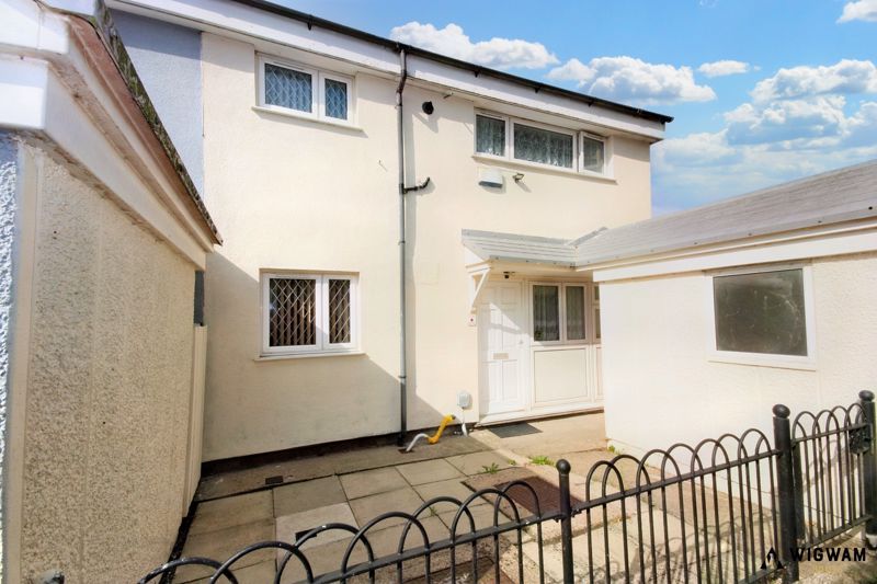 3 bed property for sale in Hucknall Garth, Bransholme, Hull HU7, £