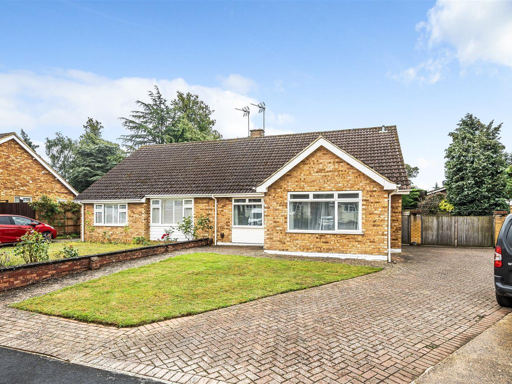 3 bed semidetached bungalow for sale in Wesley Close, Barming