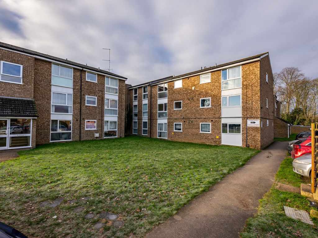 2 bed flat for sale in Thamesdale, London Colney, St. Albans
