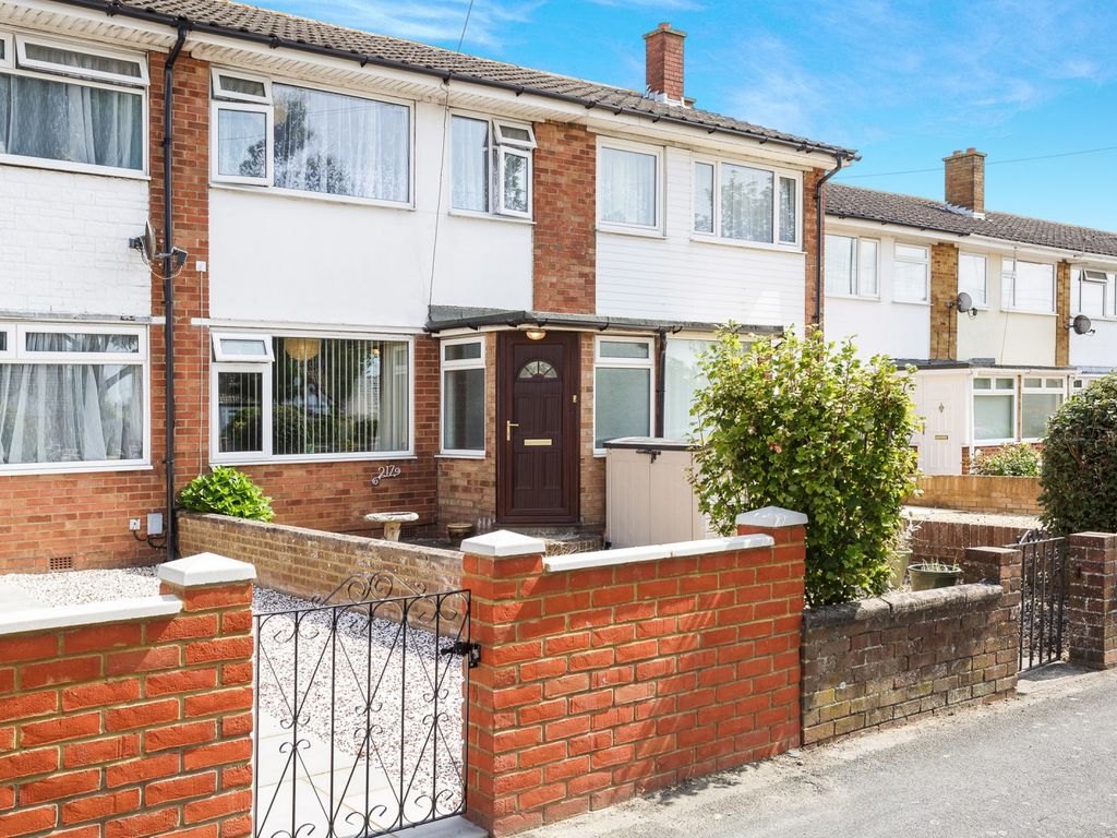 3 bed terraced house to rent in West Street, Portchester, Fareham PO16